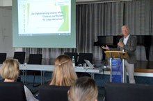 Dr. Karsten Rudolf referiert beim süddeutschen Fachtag des Pflege- und Erziehungsdienstes.
