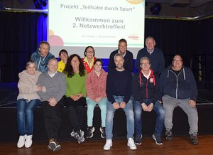 Teilnehmende des Netzwerkstreffens blickten auf ein erfolgreiches Jahr zurück, darunter Ex-Profi-Triathlet Timo Bracht (hinten links) sowie Petra Frank (hinten 3. von links) und Michael Zipf (vorne 2. von rechts) von der HG Oftersheim/Schwetzingen.