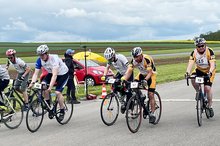 Start frei für das Straßenrennen der Männer über 5 Kilometer beim Radsporttag von Special Olympics auf dem Walldürner Flugplatz.
